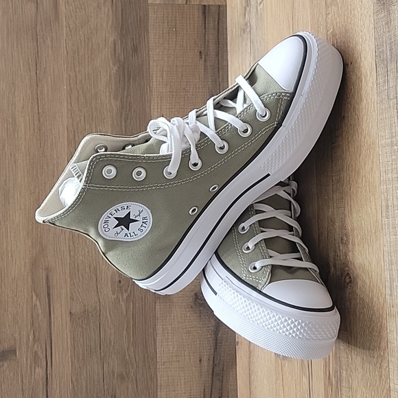 Converse High top Brand new platform in the box no lid. - Picture 5 of 12